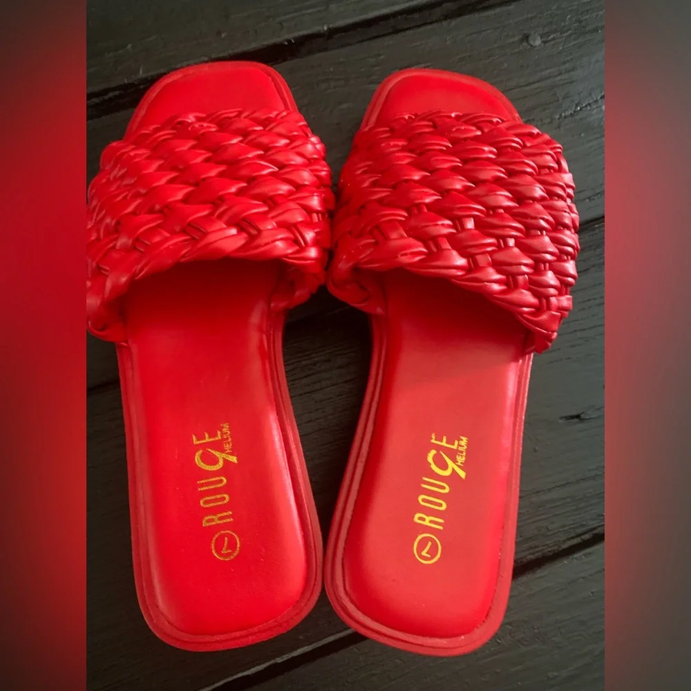 ❤️❤️‎ Rouge Helium Red Rubber Heel Flip flop❤️❤️NWT
